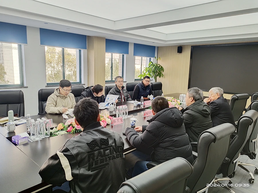 会议室座谈-小.webp